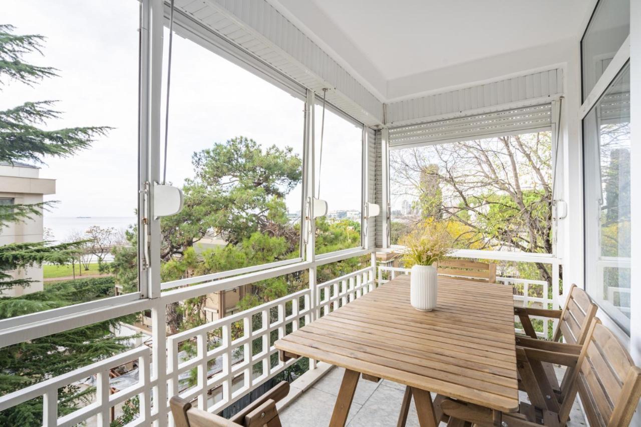 Appartamento Spacious Flat Near Caddebostan Coast Provincia di Provincia di Istanbul Esterno foto