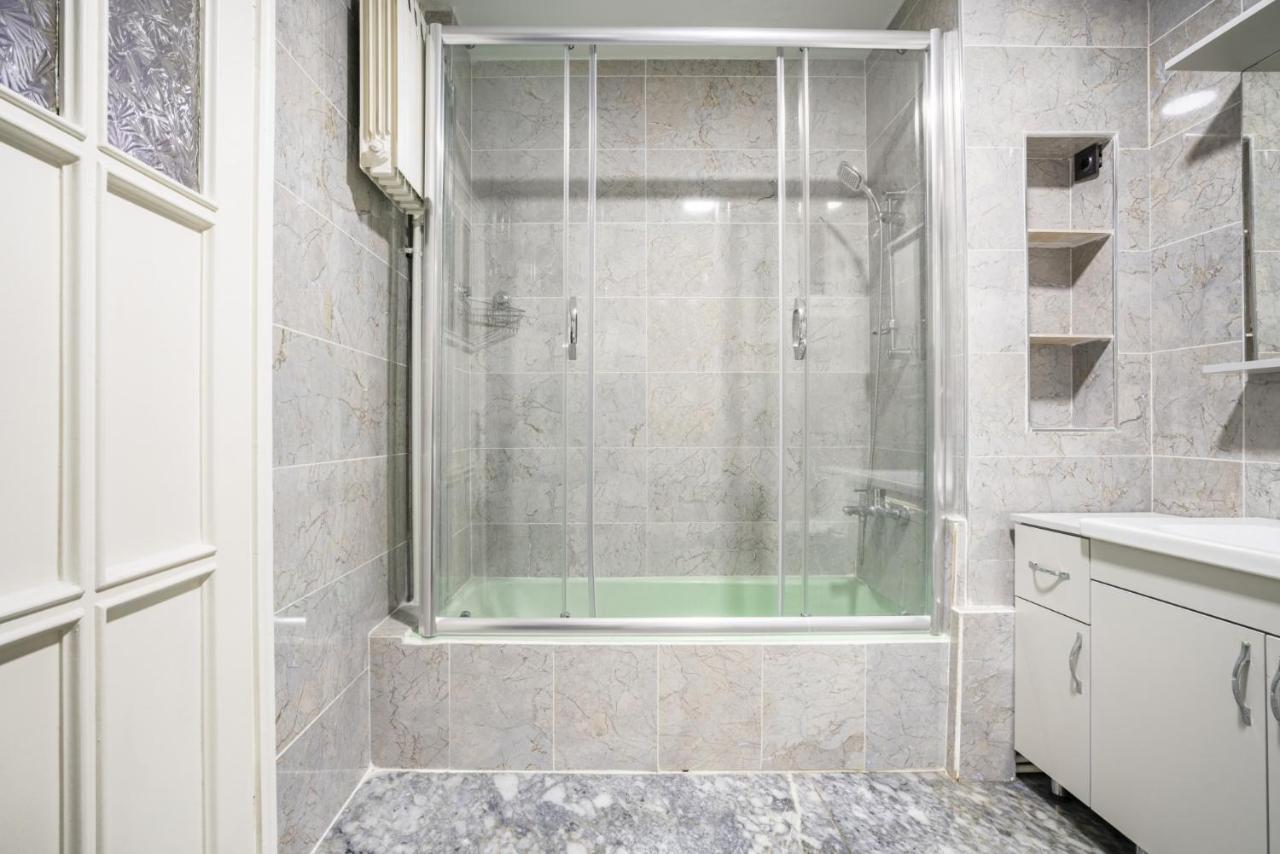 Appartamento Spacious Flat Near Caddebostan Coast Provincia di Provincia di Istanbul Esterno foto
